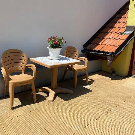 Apartman V Centru Luhacovic 鲁哈科维斯